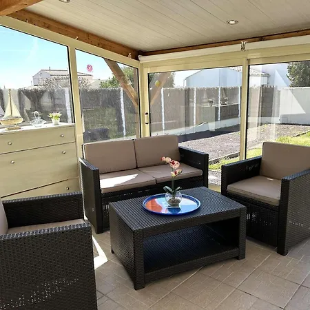 Holiday home Maison De Plain-pied Avec Jardin Clos, Veranda, Terrasse Et Barbecue, Pres De St Gilles Croix De Vie - Fr-1-224-811